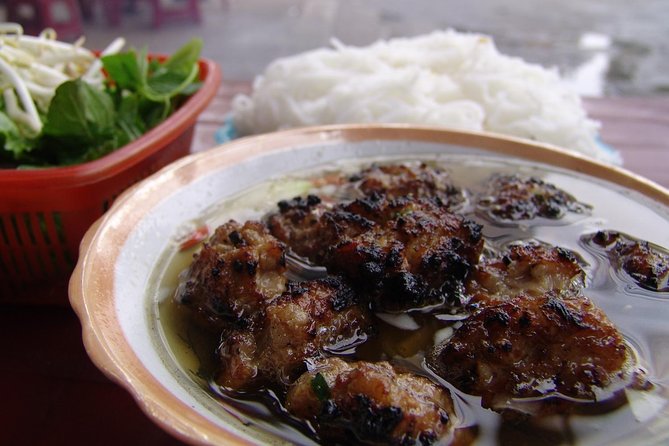 Private Hanoi Street Food Walking Tour With Real Foodie - The 10-dish walking route: how you actually get full