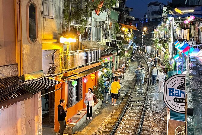 Private Unstoppable Gourmet Gastronomic Tour - Duờng Tau (Train Street): Sit Close, Watch the Train Squeeze By