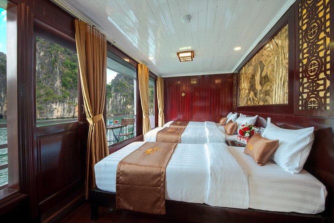 Renea Cruises - BEST Small Boat in Bai Tu Long & Halong Bay - The guide and crew effect: clear explanations, friendly pace