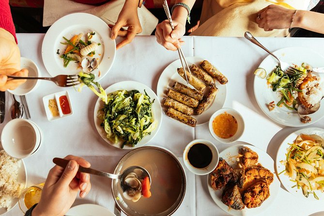 The 10 Tastings of Hanoi With Locals: Private Street Food Tour - Stop 6: Hàng Điếu for steamed rice rolls with pork or mushrooms